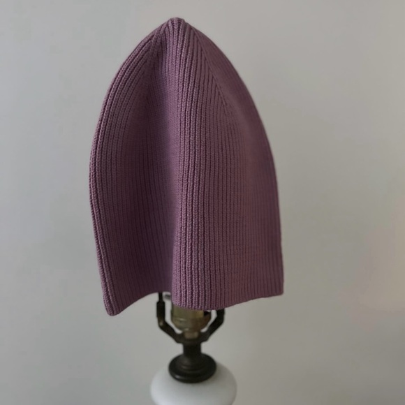 Aritzia Beanie - Picture 1 of 2